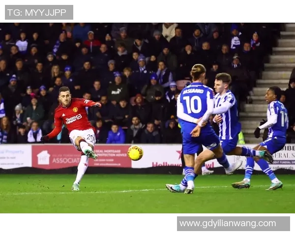 足总杯激战曼联与多特蒙德平局红牌事件引发全场热议与数据分析