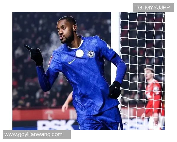 切尔西大胜巴黎圣日耳曼乌龙球引发全场狂欢与转会传闻