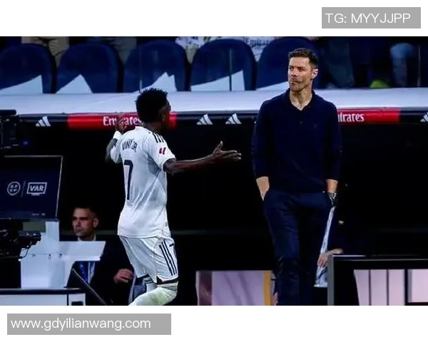 意甲激战阿森纳与里昂握手言和精彩瞬间引爆全场激情