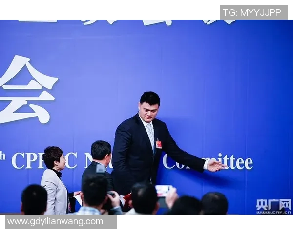 姚明近期英语水平提升引发关注网友热议其语言学习之路与篮球生涯的关联