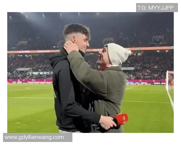 德甲激战：尤文图斯大胜里昂引发争议判罚全场沸腾