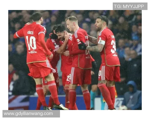 欧联杯激战回顾AC米兰4-3逆转皇马乌龙球成比赛转折点分析