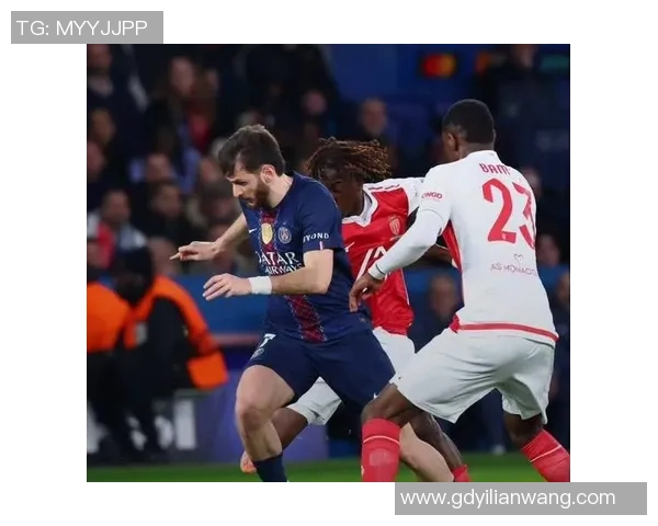 欧冠激战利物浦与巴萨平局红牌争议引发全场热议与数据分析