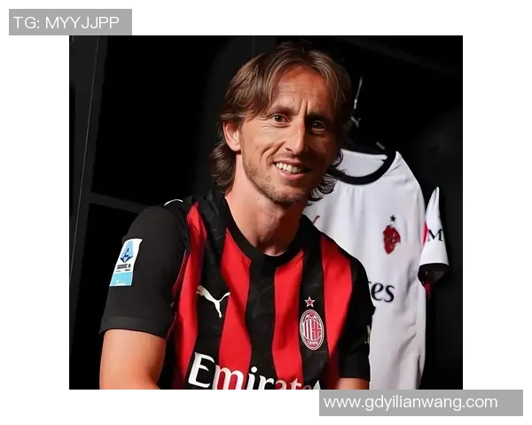 足总杯惊天逆转里昂4-0战胜AC米兰补时进球引发争议判罚全场沸腾