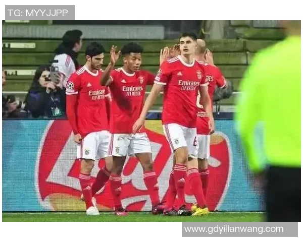 国王杯精彩对决AC米兰3-0战胜本菲卡帽子戏法引爆全场激情