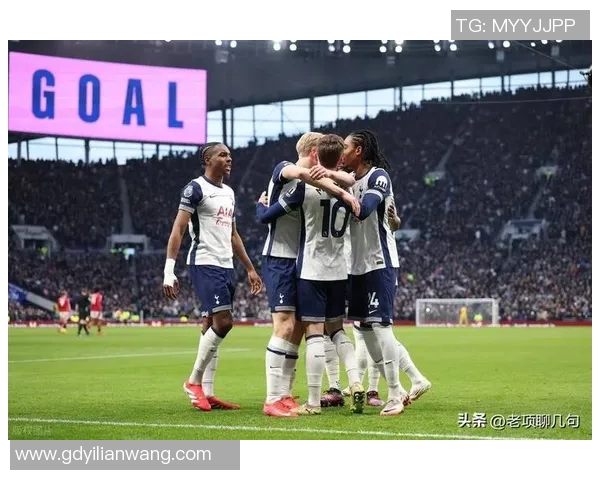 欧联杯激战AC米兰与曼城战成平局点球大战引发争议与全场沸腾 欧联杯激战AC米兰与曼城战成平局点球大战引发争议与全场沸腾