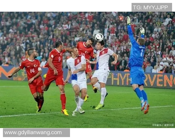 意甲激战：本菲卡狂胜国米6-2神扑瞬间成全场焦点